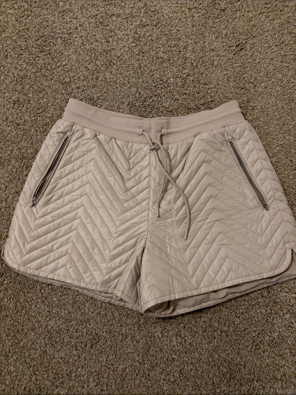 Athleta Womens Size 6 Apres Ski Shorts Quilted Puffer